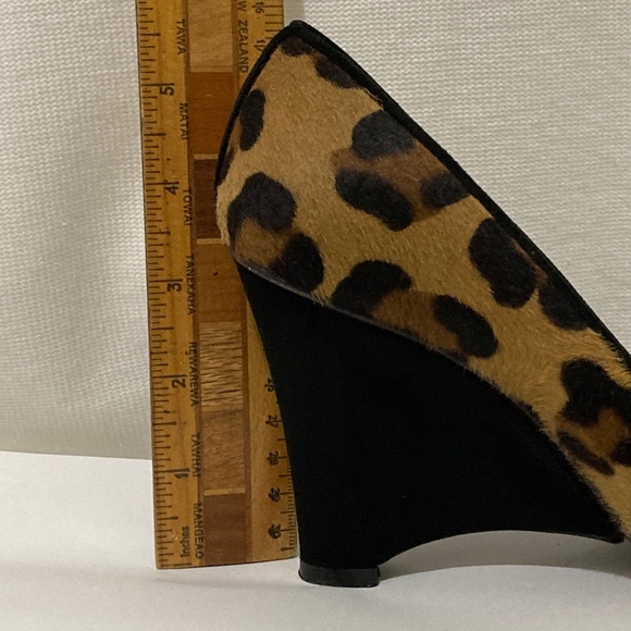 Gorgeous Wedge Leopard Print Stuart Weiztman heels Size 6 - Picture 10 of 11